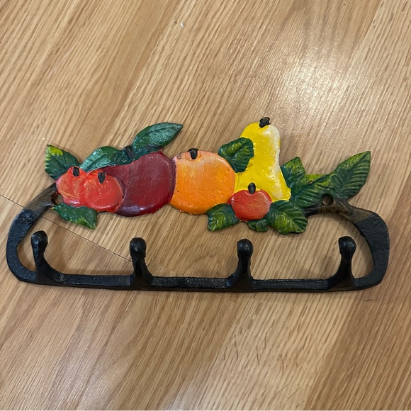 Cast Iron Wall Mount 4 Peg Key Holder Fruit Farmhouse Country Decor Vtg - Picture 1 of 6